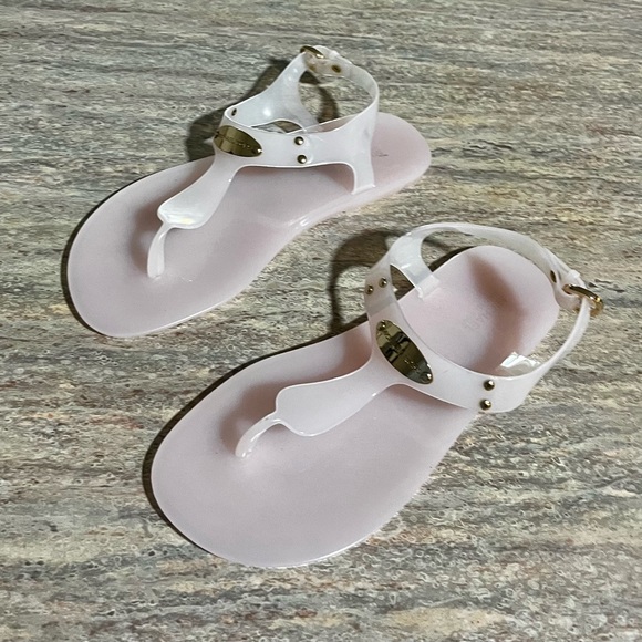 Michael Kors Jelly Light Pink Thong Strapped Women's Sandals with Gold Accents - Picture 6 of 13